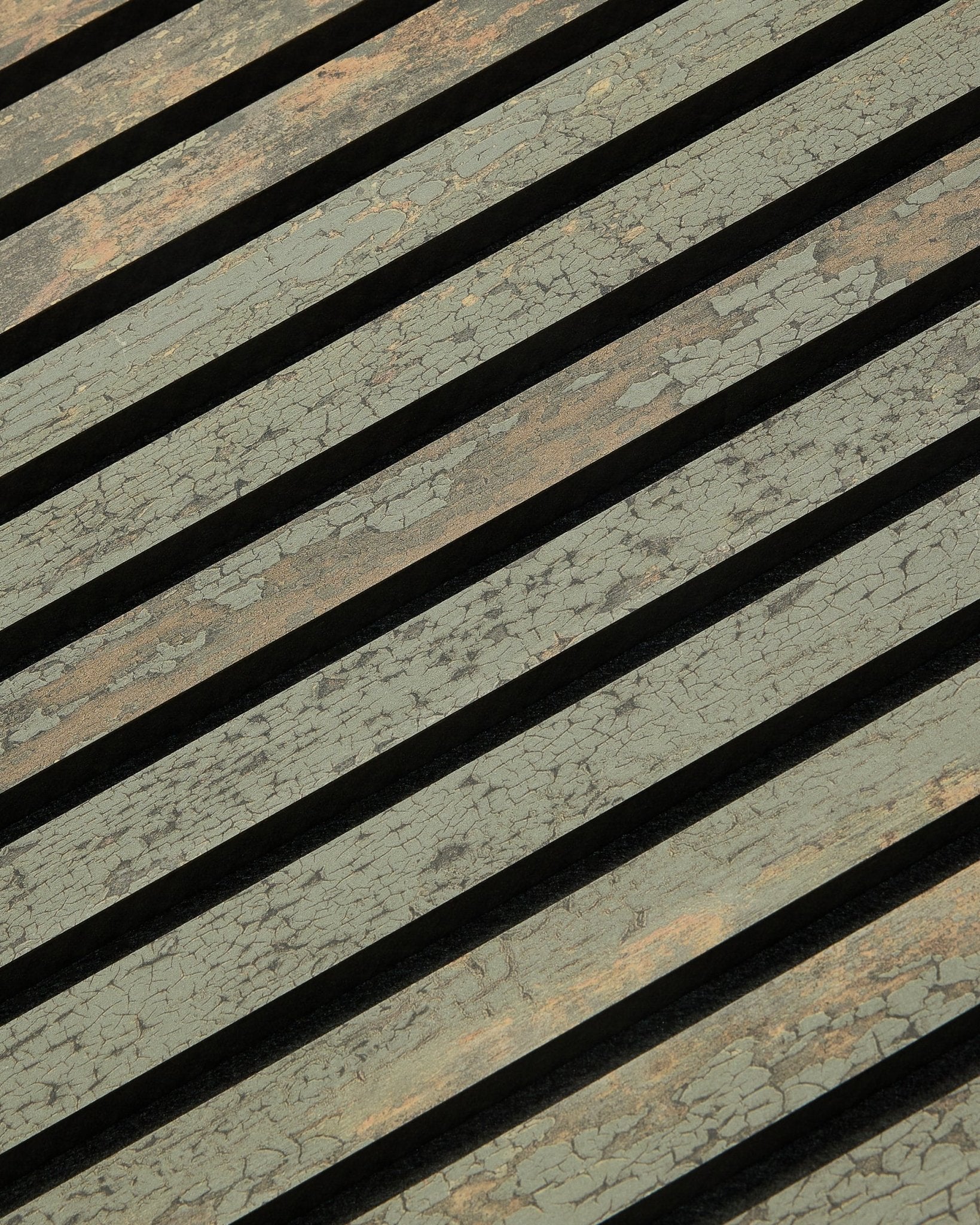 WoodUpp Akupanel en Oxide Grey (240 x 60 cm), un Panneau acoustique moderne à lattes au style nordique, apporte de la texture et une absorption acoustique aux murs intérieurs.