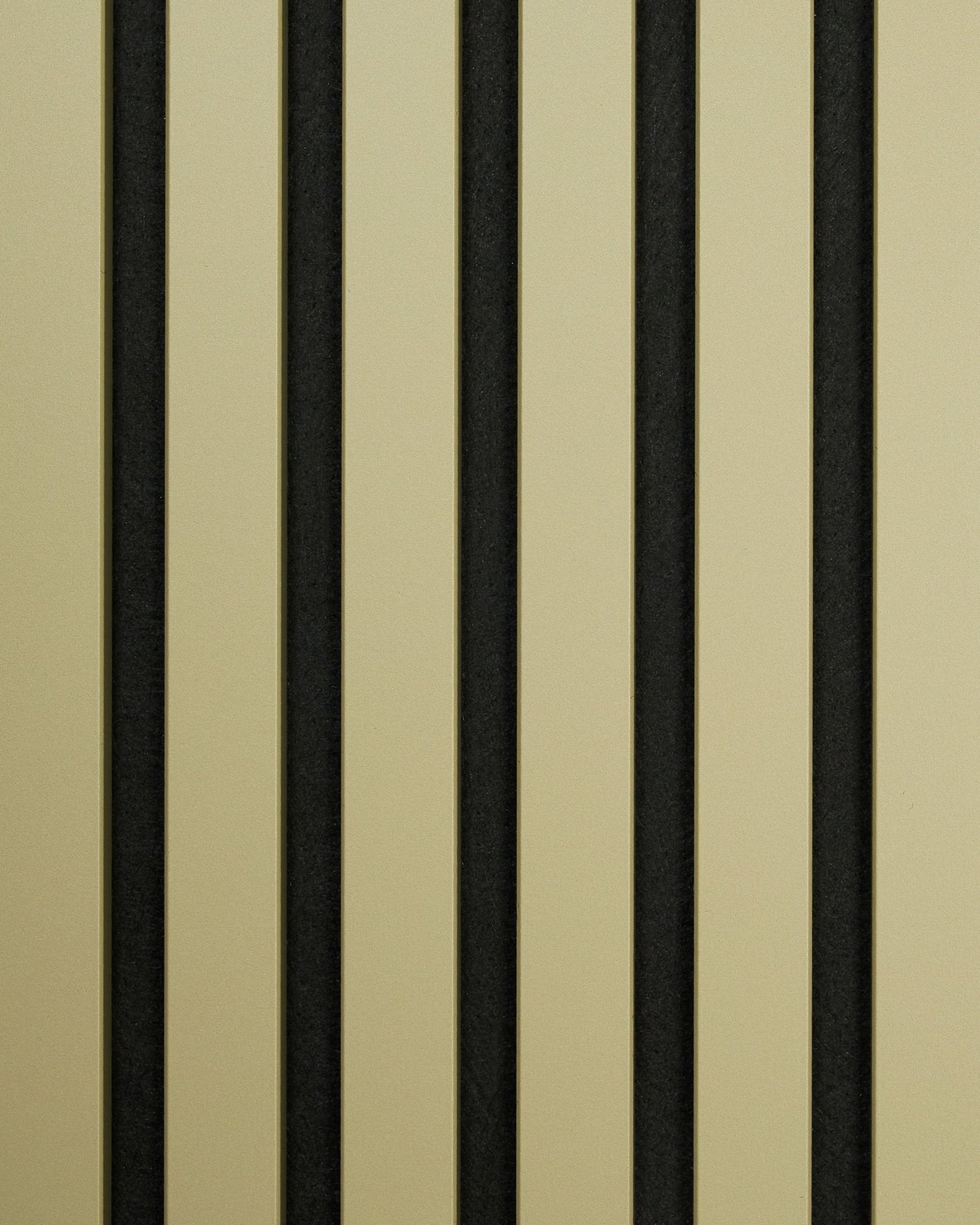 Le Hue | Échantillon / Moss de WoodUpp est un Panneau acoustique minimaliste avec des bandes alternées vertical beige et black, répétées en motif.