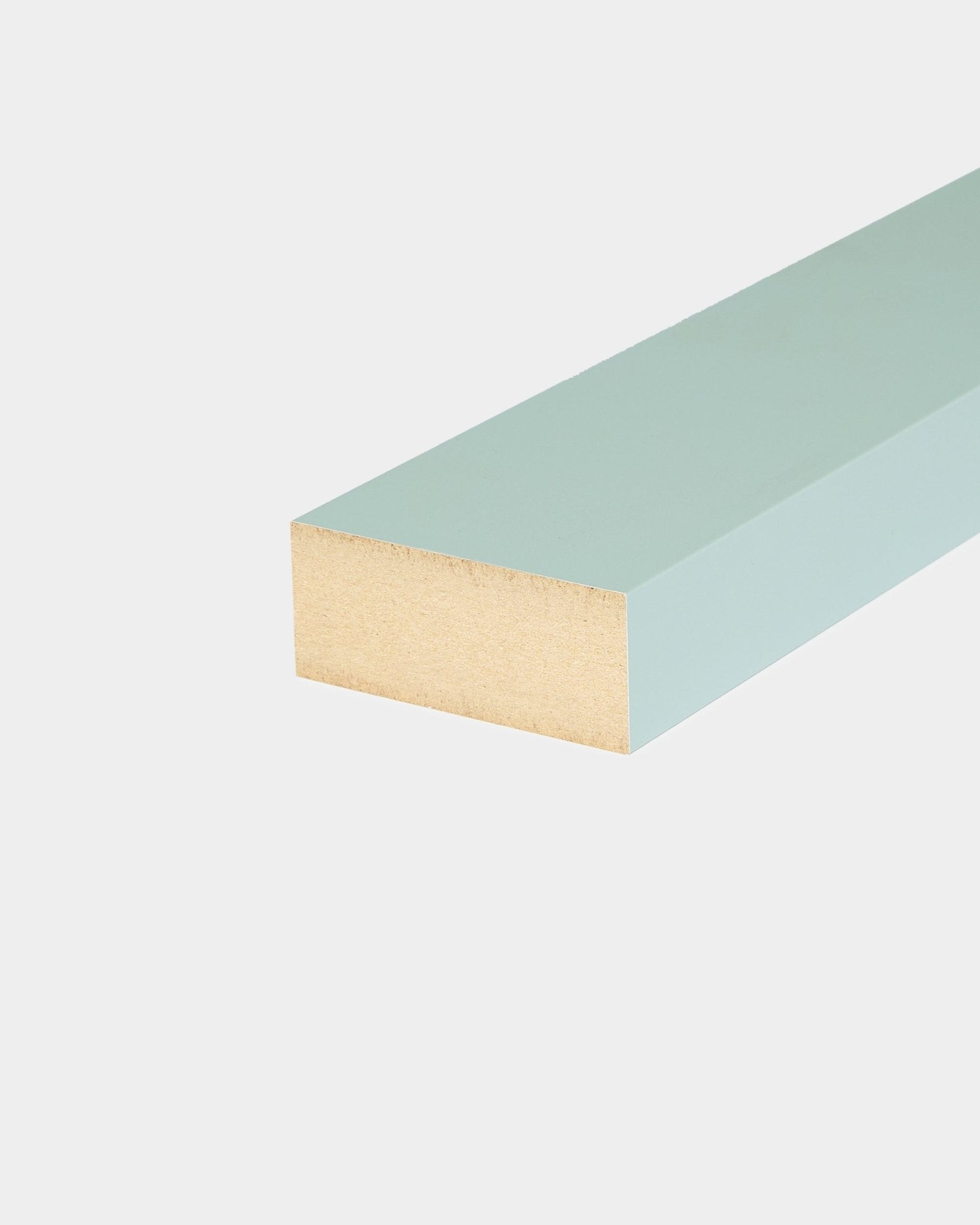 Lamelle de finition WoodUpp / Cloud, 6,7 cm, Panneau acoustique rectangulaire bleu clair avec cadre en MDF, conçue pour une installation sur Akupanel ou au mur.
