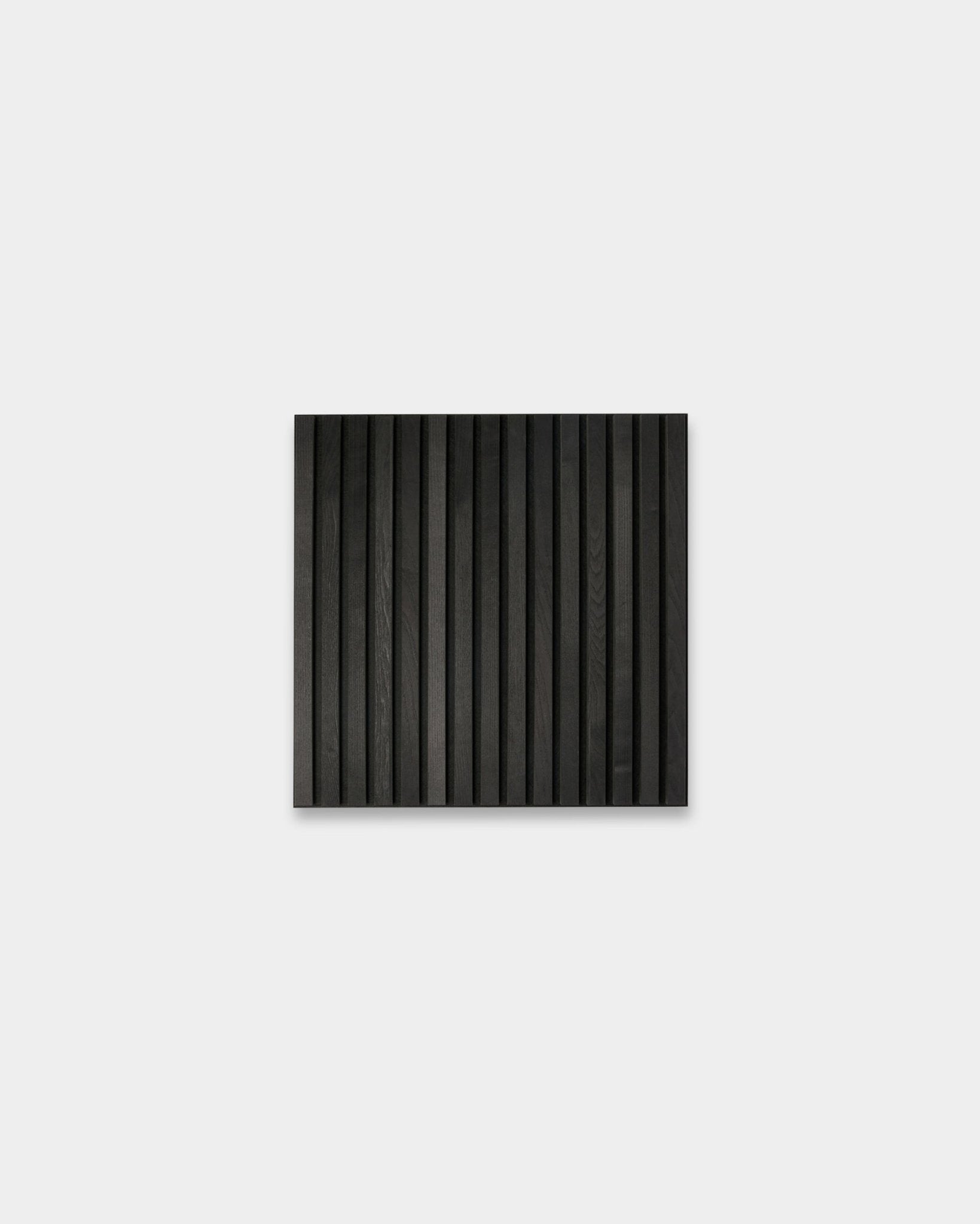 WoodUpp Akupixel Black Ash Panneau acoustique, 60x60 cm, avec des rainures vertical pour des intérieurs nordiques minimalistes ; fait partie de la collection Tonal.