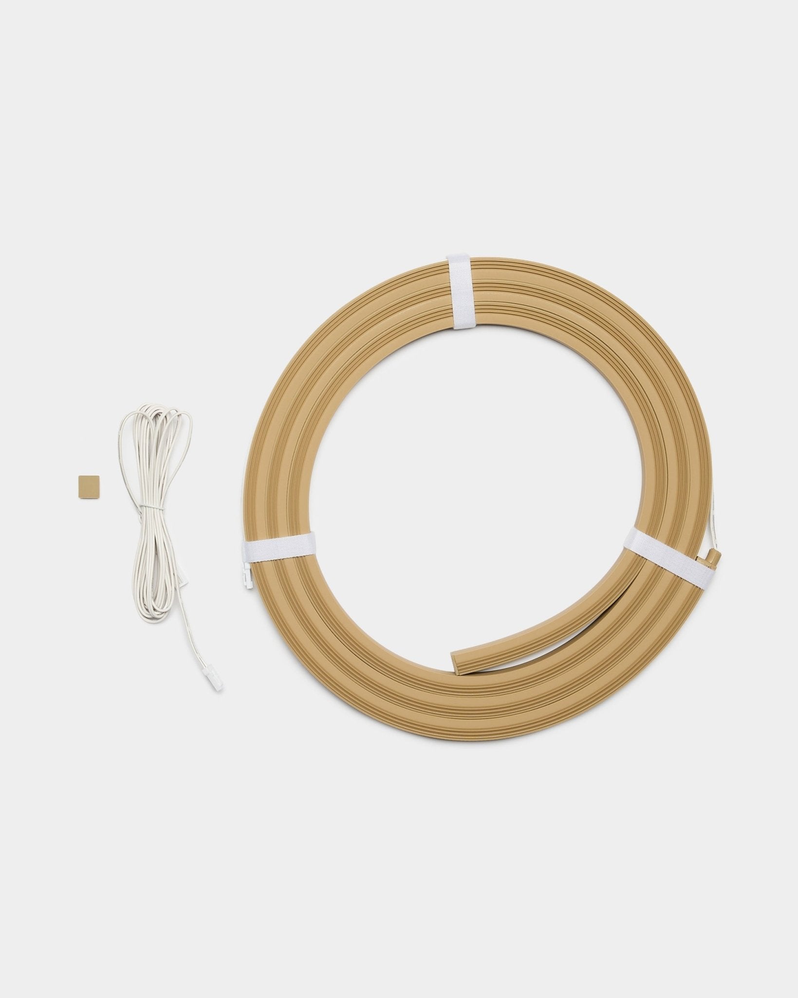 Bande lumineuse LED WoodUpp Lumi en beige, longueur 240 cm, conçue pour s’intégrer aux panneaux acoustiques Akupanel ou à d’autres projets LED WoodUpp.