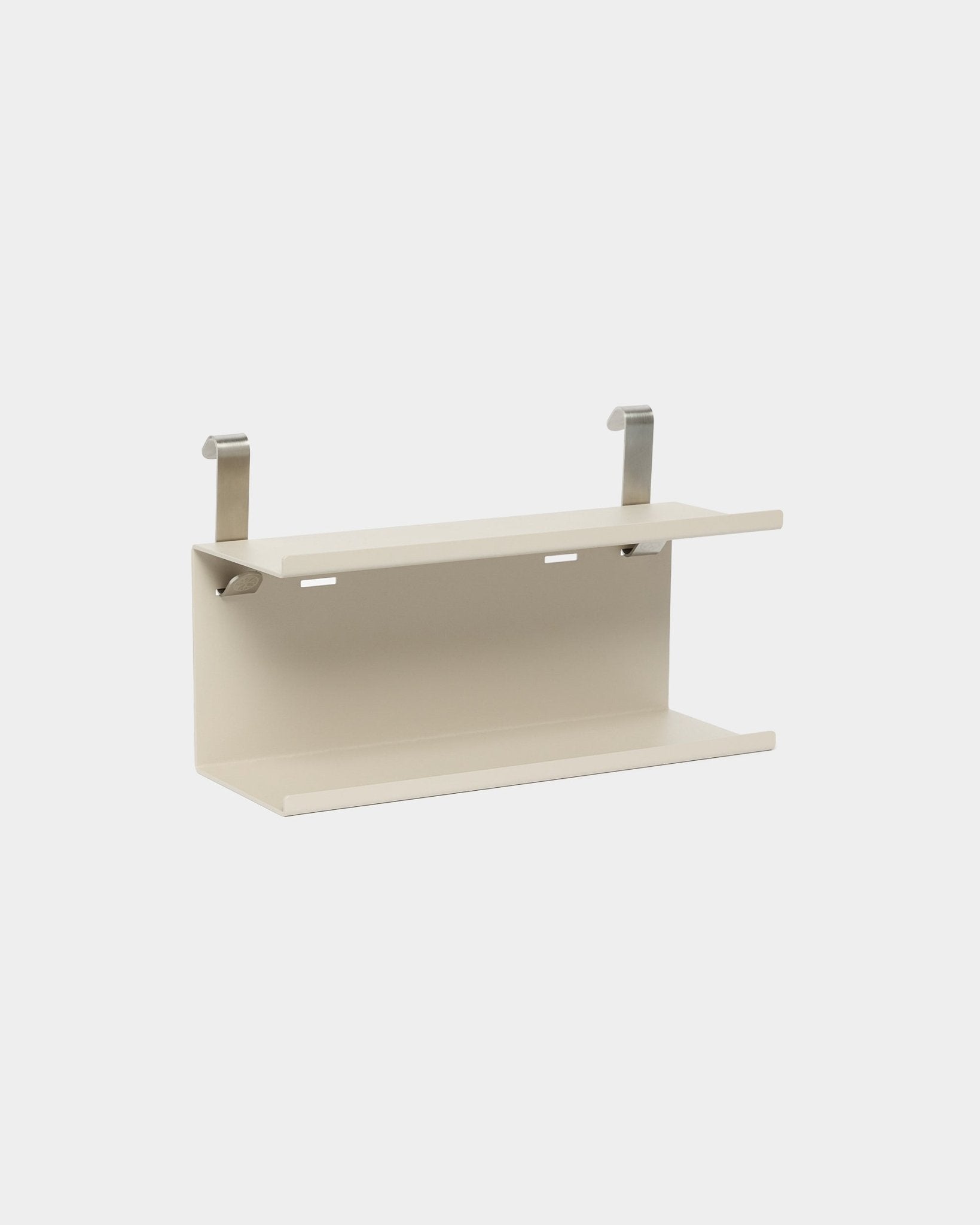 Beige WoodUpp Double Metal Shelf BM1, 31,7 cm, avec supports argentés ; accessoire de rangement compact conçu pour être utilisé avec les panneaux acoustiques Akupanel.