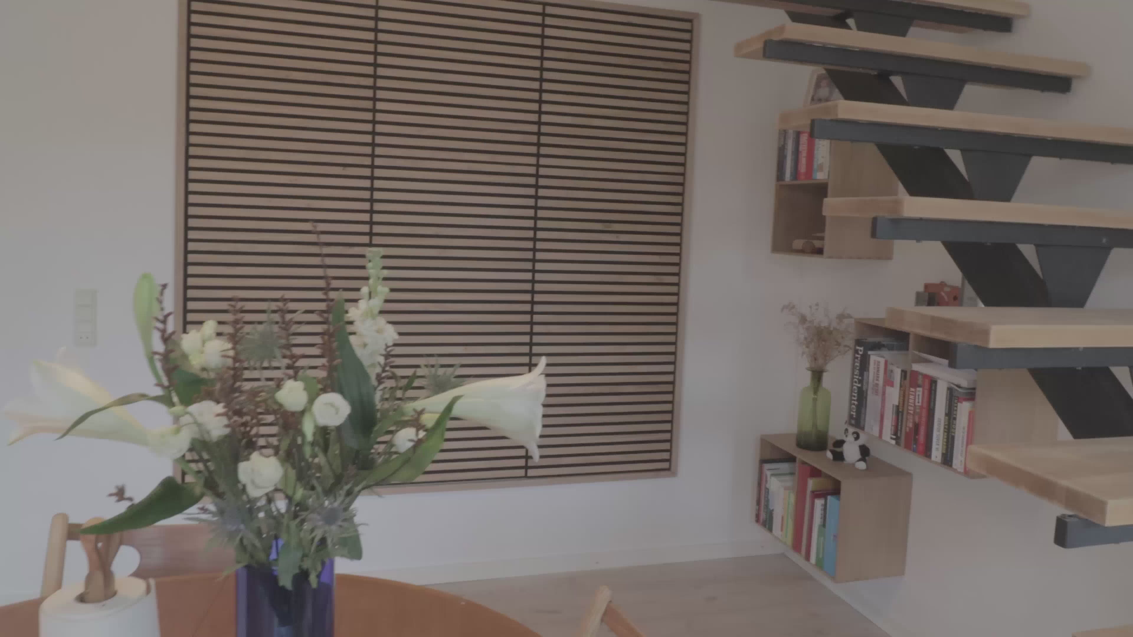 Akupixel | Installation au mur avec de la colle